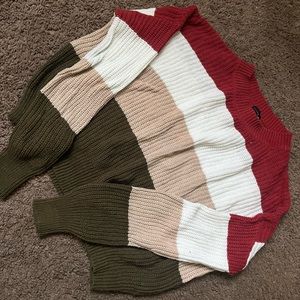 Size medium light sweater, it keeps you really warm when it’s chilly out